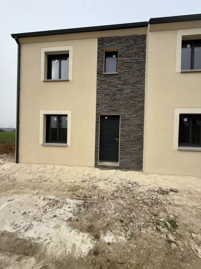 Travaux de façade en Île-de-France - Entreprise AER - Création de façade et pose de plaquettes de parement extérieur à Gazeran (78) - Après