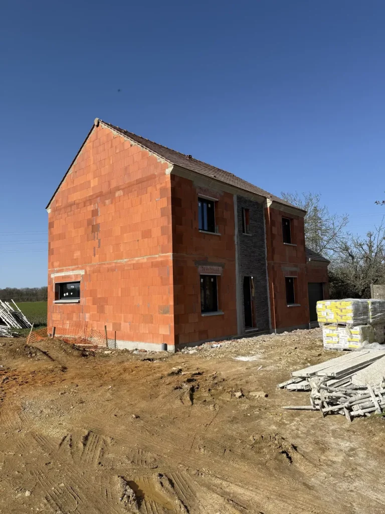 Travaux de façade en Île-de-France - Entreprise AER - Création de façade et pose de plaquettes de parement extérieur à Gazeran (78) - Avant