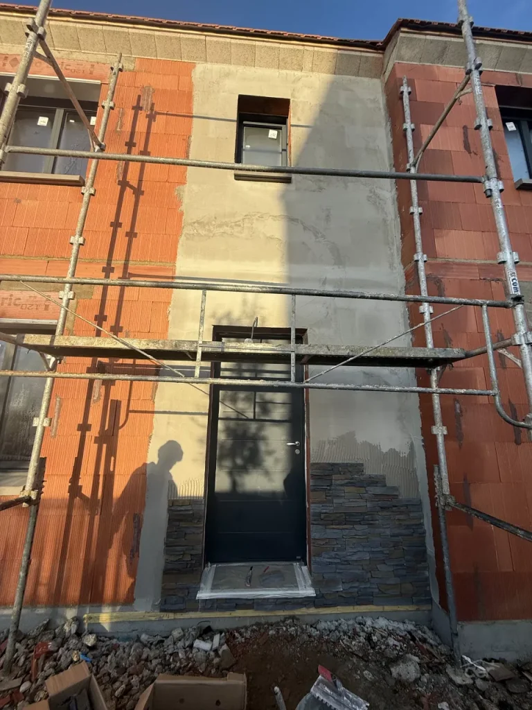 Travaux de façade en Île-de-France - Entreprise AER - Création de façade et pose de plaquettes de parement extérieur à Gazeran (78) - Avant