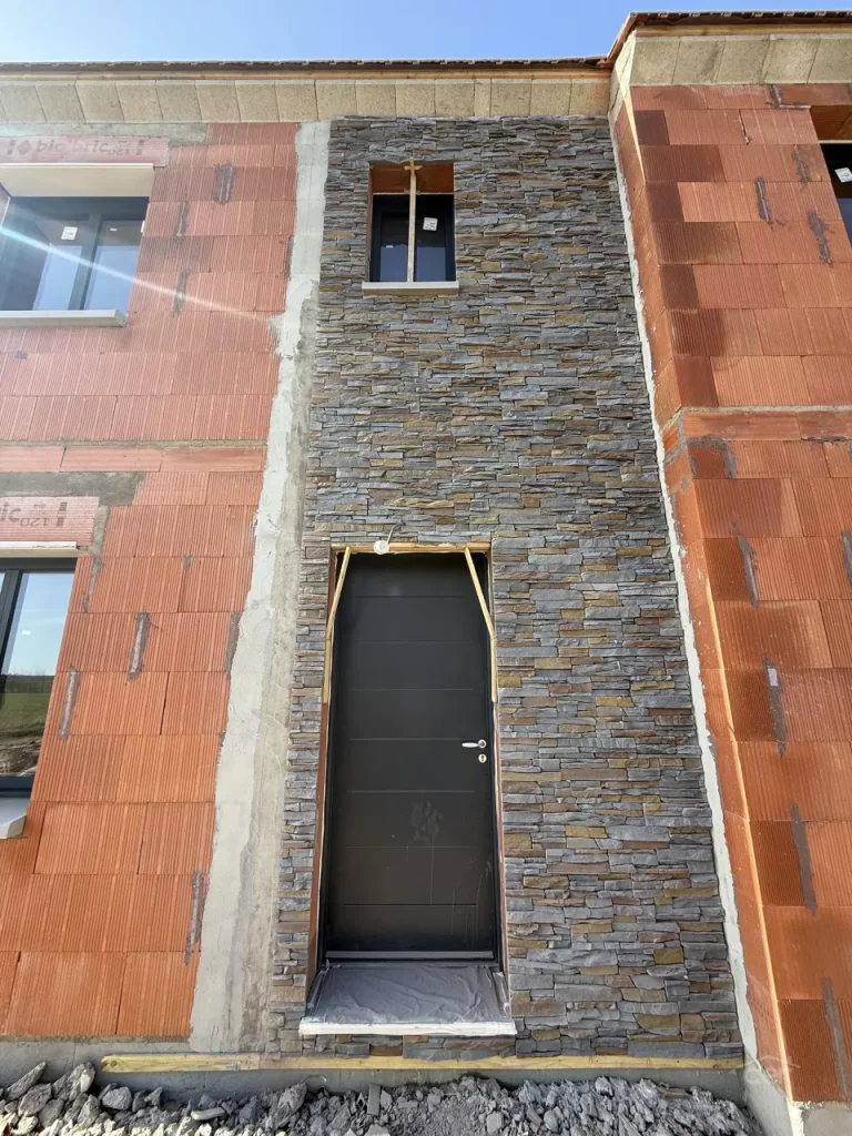 Travaux de façade en Île-de-France - Entreprise AER - Création de façade et pose de plaquettes de parement extérieur à Gazeran (78) - Avant