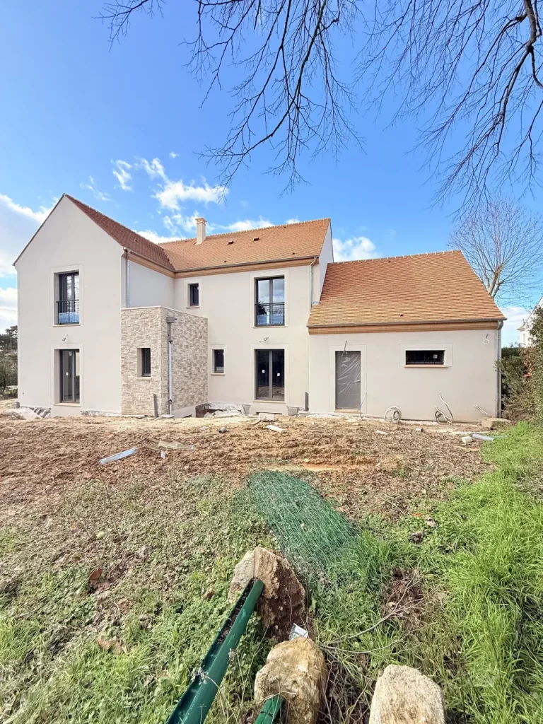 Travaux de façade en Île-de-France - Entreprise AER - Création de façade et pose de plaquettes de parement sur une maison neuve à Saint-Prix (95) - Façade Arrière