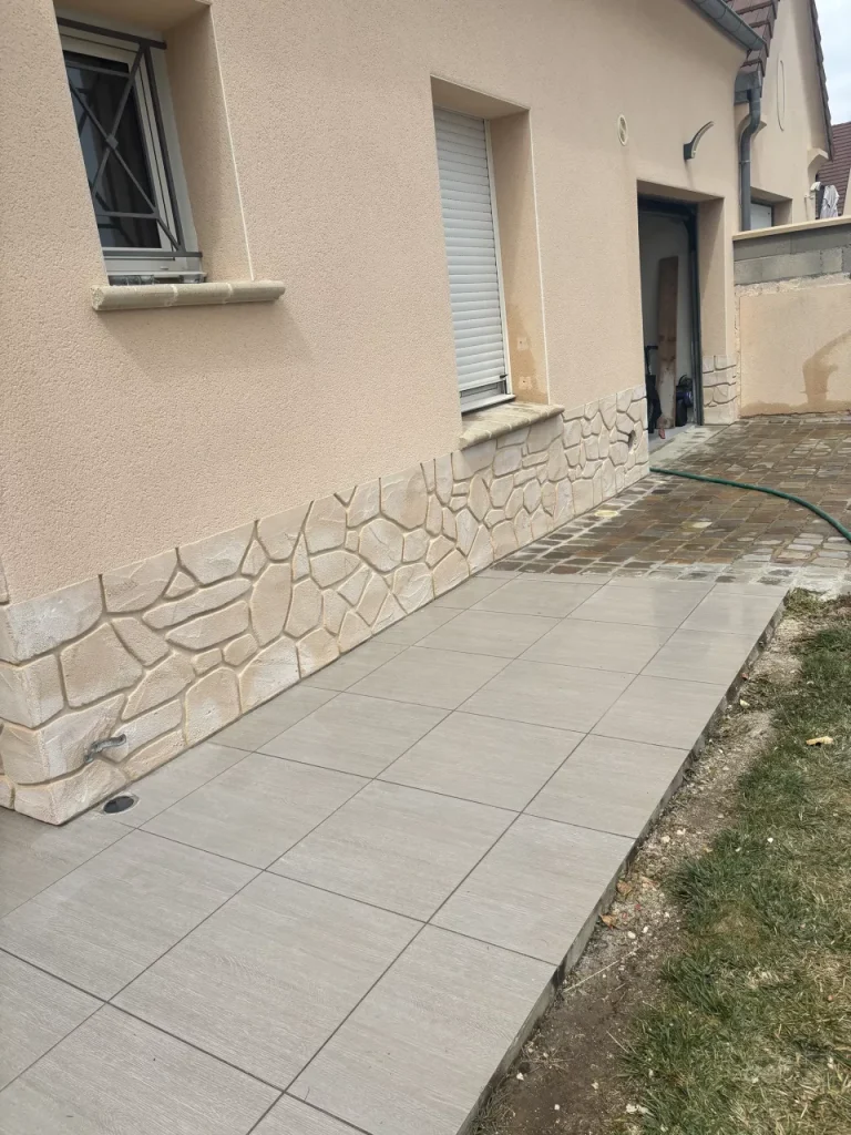 Travaux de façade en Île-de-France - Entreprise AER - Façades en imitation pierre : découvrez nos réalisations et notre savoir-faire - Septième type d'imitation