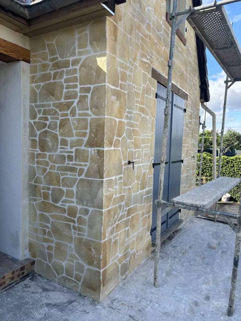Travaux de façade en Île-de-France - Entreprise AER - Façades en imitation pierre : découvrez nos réalisations et notre savoir-faire - Dixième type d'imitation