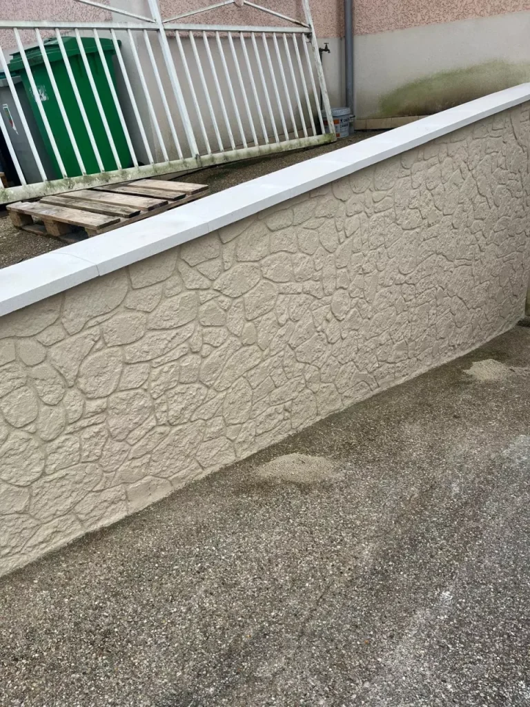Travaux de façade en Île-de-France - Entreprise AER - Façades en imitation pierre : découvrez nos réalisations et notre savoir-faire - Neuvième type d'imitation