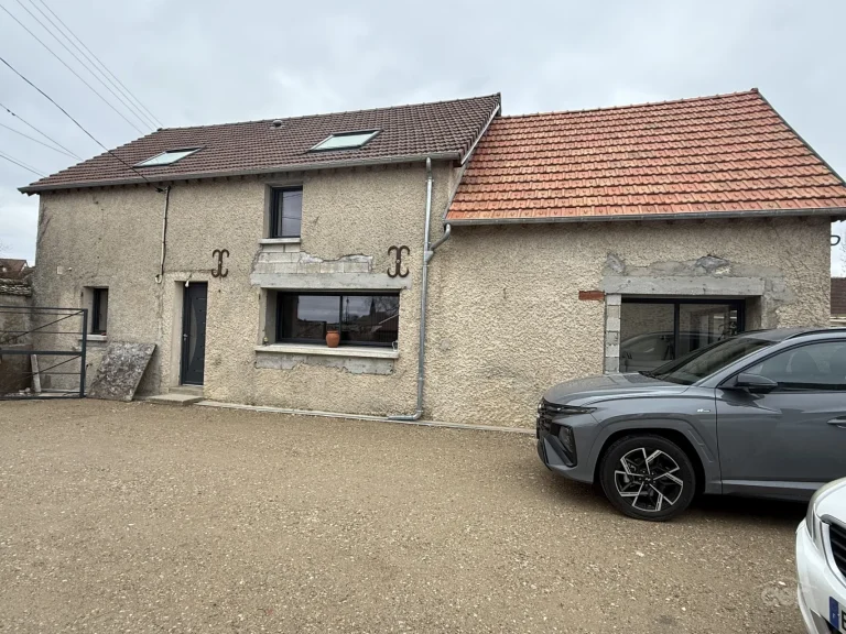 Travaux de façade en Île-de-France - Entreprise AER - Ravalement sur une maison ancienne - Avant