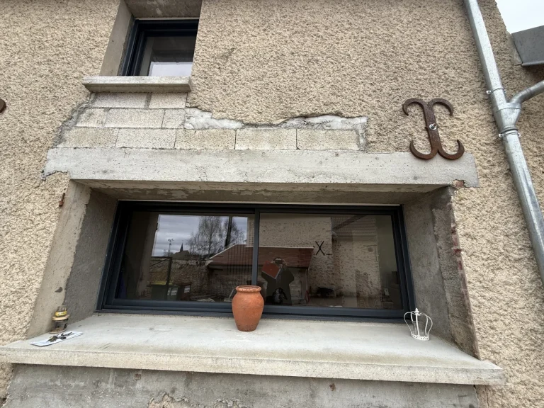 Travaux de façade en Île-de-France - Entreprise AER - Ravalement sur une maison ancienne - Avant