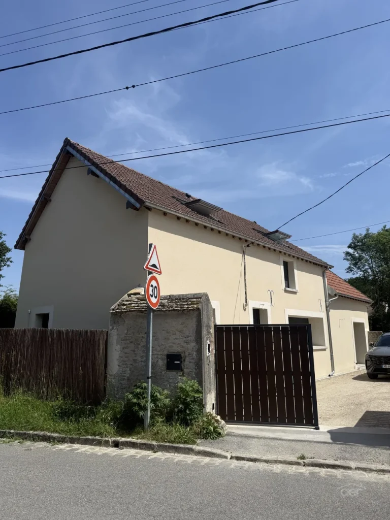 Travaux de façade en Île-de-France - Entreprise AER - Ravalement sur une maison ancienne - Après
