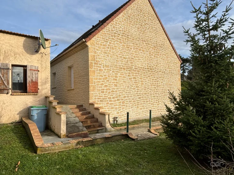 Travaux de façade en Île-de-France - Entreprise AER - Façades en imitation pierre : découvrez nos réalisations et notre savoir-faire - Première type d'imitation