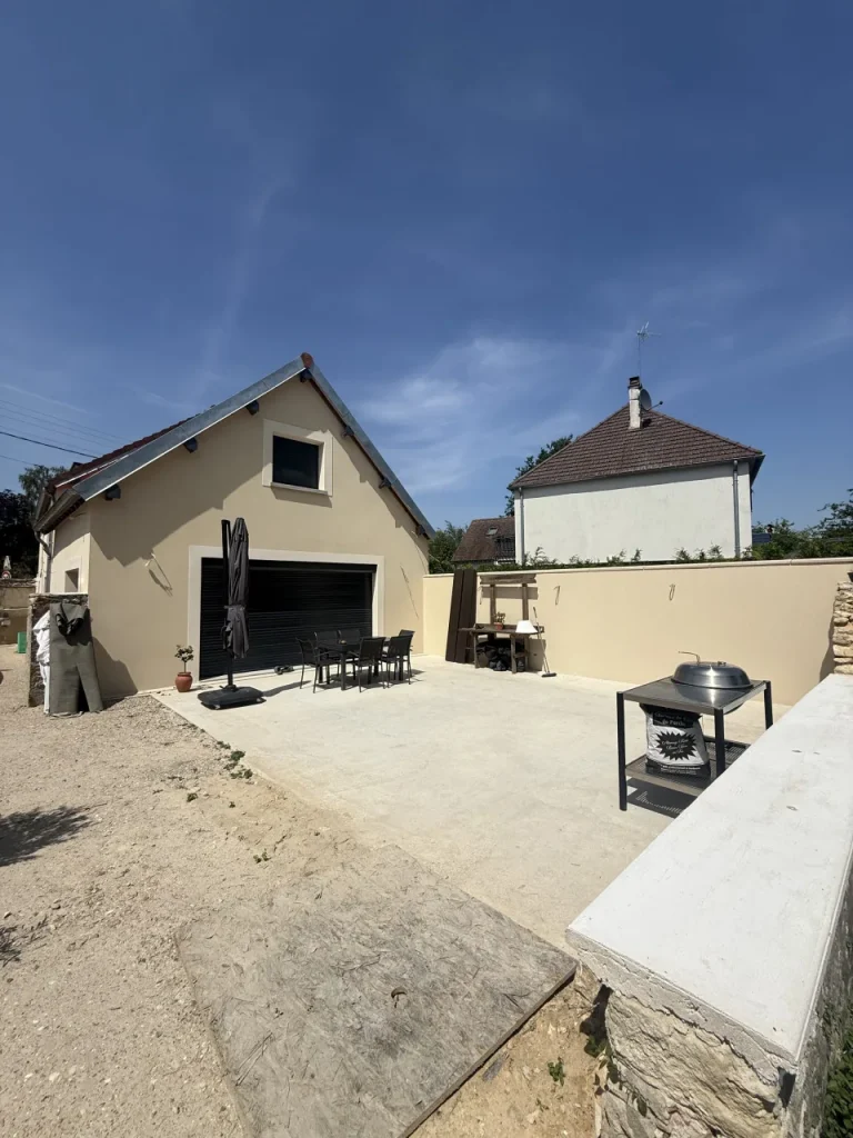 Travaux de façade en Île-de-France - Entreprise AER - Ravalement sur une maison ancienne - Après