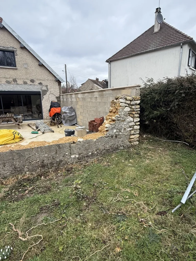 Travaux de façade en Île-de-France - Entreprise AER - Ravalement sur une maison ancienne - Avant