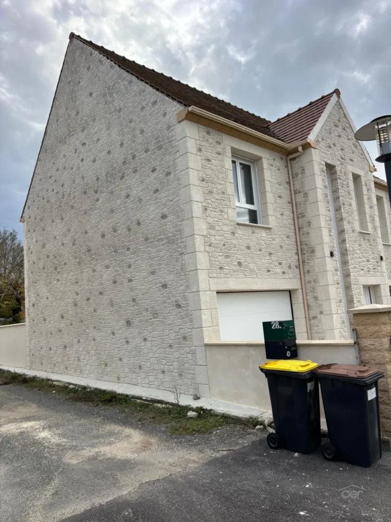 Travaux de façade en Île-de-France - Entreprise AER - Façades en imitation pierre : découvrez nos réalisations et notre savoir-faire - Deuxième type d'imitation
