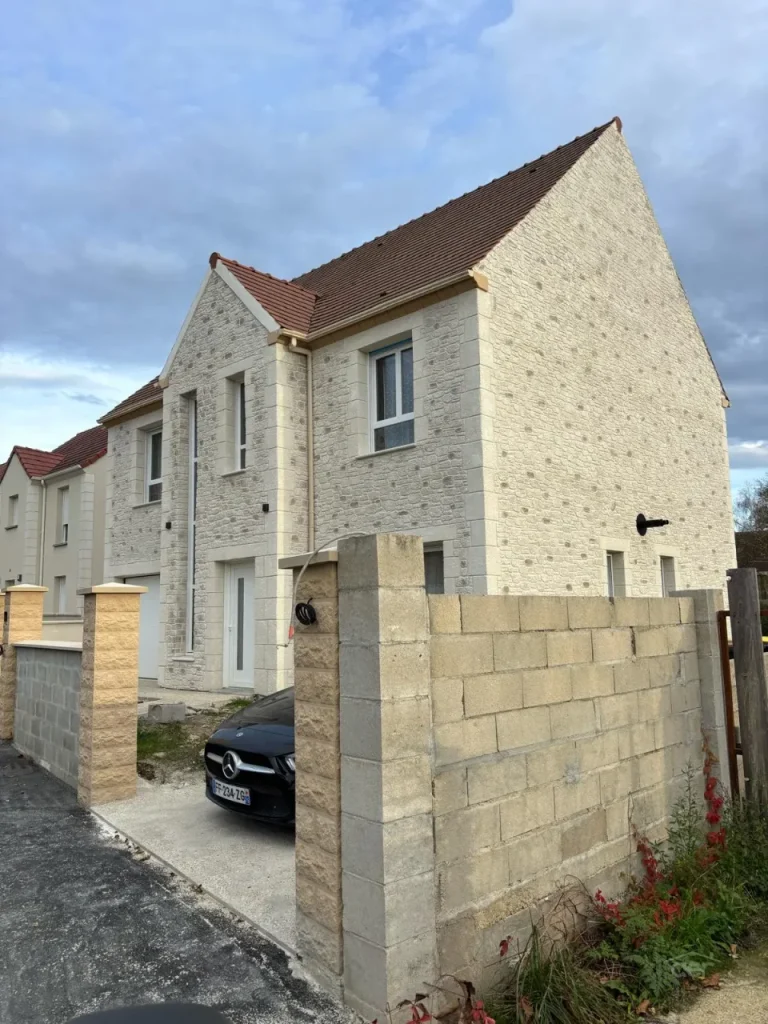 Travaux de façade en Île-de-France - Entreprise AER - Façades en imitation pierre : découvrez nos réalisations et notre savoir-faire - Deuxième type d'imitation
