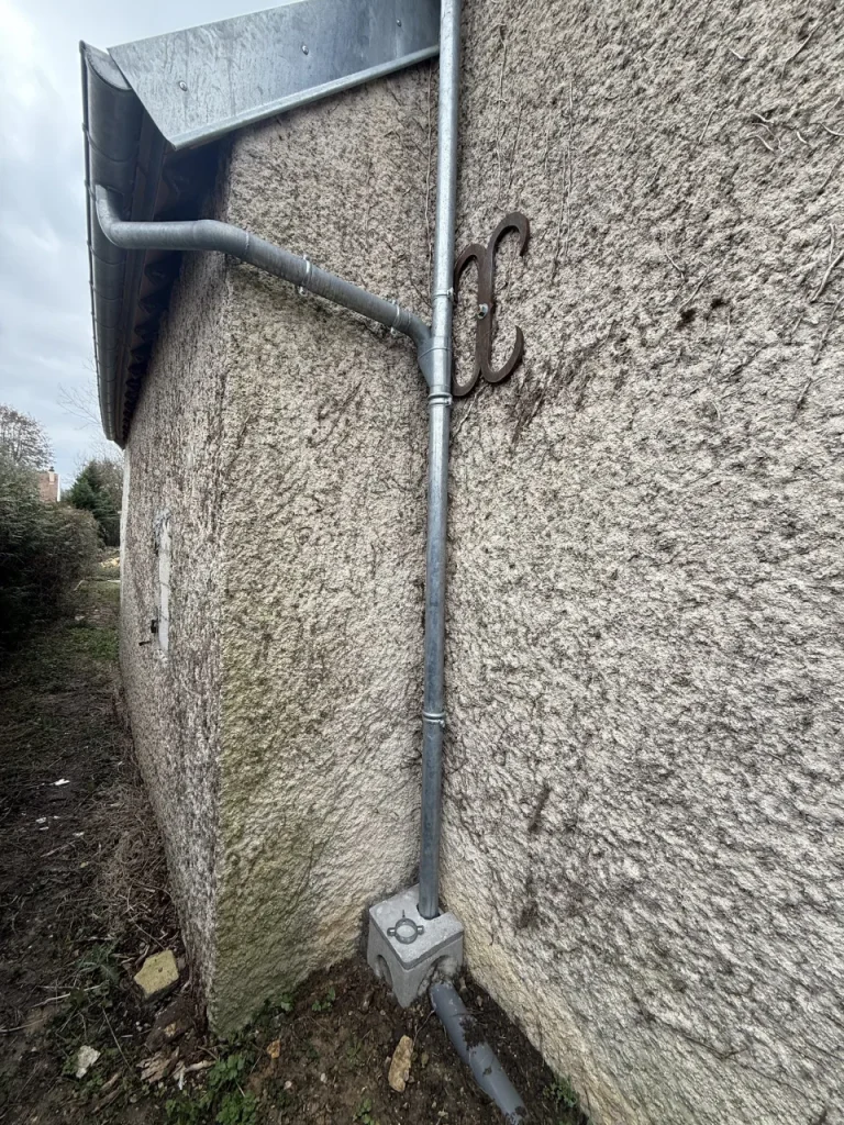 Travaux de façade en Île-de-France - Entreprise AER - Ravalement sur une maison ancienne - Avant