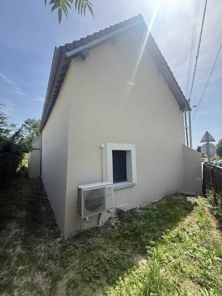 Travaux de façade en Île-de-France - Entreprise AER - Ravalement sur une maison ancienne - Après