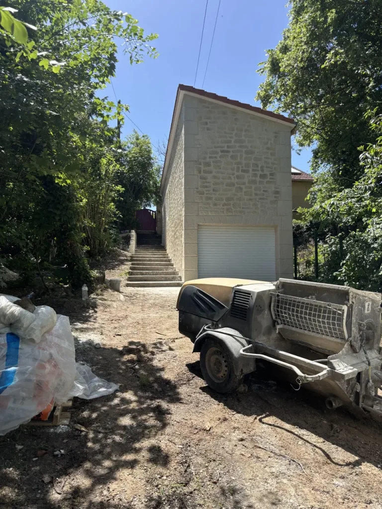 Travaux de façade en Île-de-France - Entreprise AER - Façades en imitation pierre : découvrez nos réalisations et notre savoir-faire - Quatrième type d'imitation