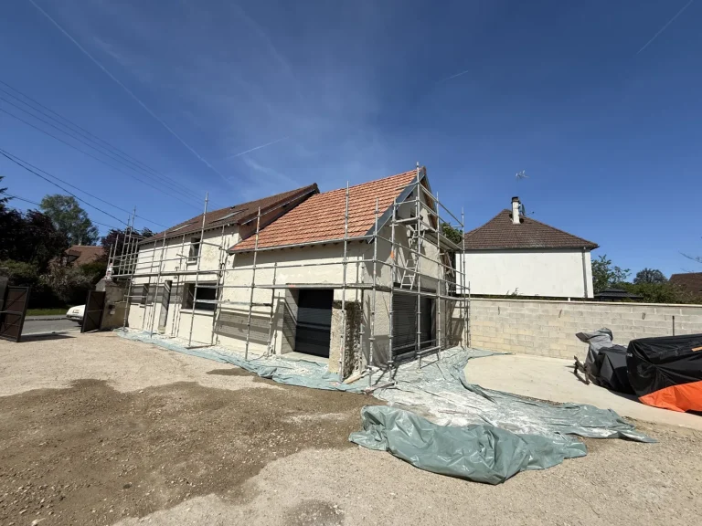 Travaux de façade en Île-de-France - Entreprise AER - Ravalement sur une maison ancienne - Sous-Couche