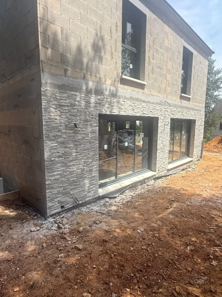 Travaux de façade en Île-de-France - Entreprise AER - Pose de parement mural extérieur à Verrières le buisson (91) - Après intervention
