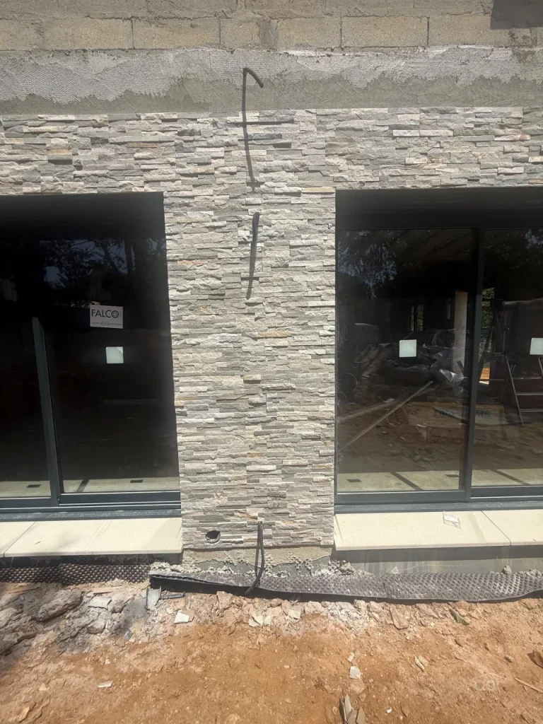 Travaux de façade en Île-de-France - Entreprise AER - Pose de parement mural extérieur à Verrières le buisson (91) - Après intervention