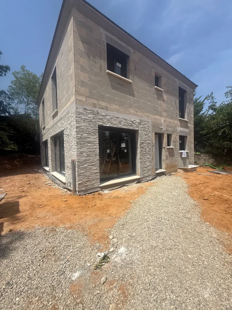 Travaux de façade en Île-de-France - Entreprise AER - Pose de parement mural extérieur à Verrières le buisson (91)